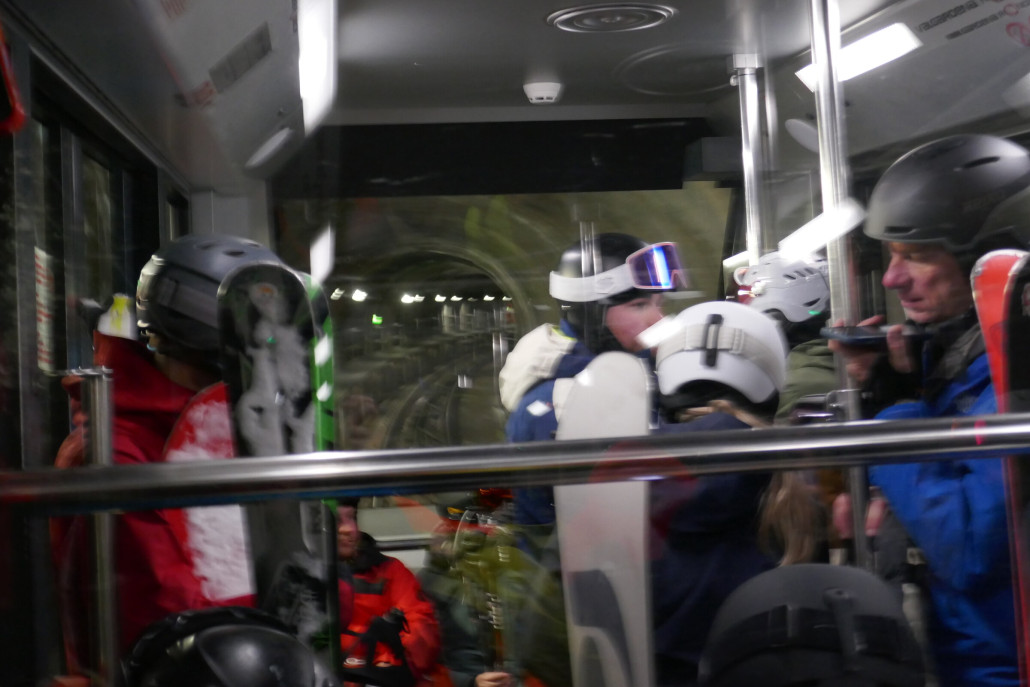 U-Bahn in St. Christina. Tolle Lösung zur Verbindung der beiden Einstiege ins Skigebiet.