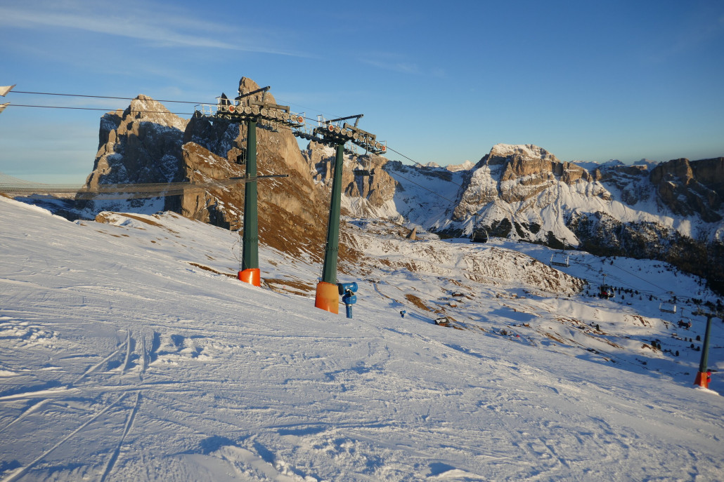 Die Berge sind noch schön beleuchtet