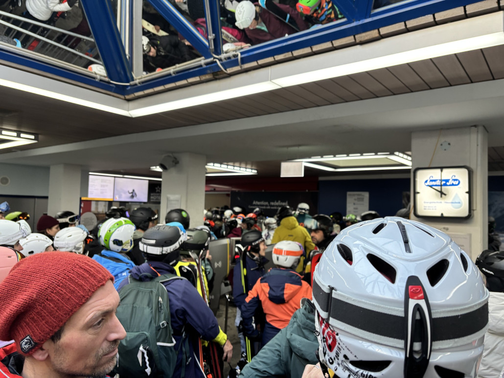 Schlange Parsenn morgens