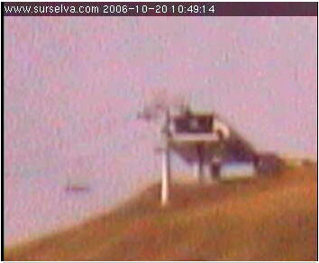 1. Sessel bei der Bergstation (Quelle: Livecam www.surselva.com)