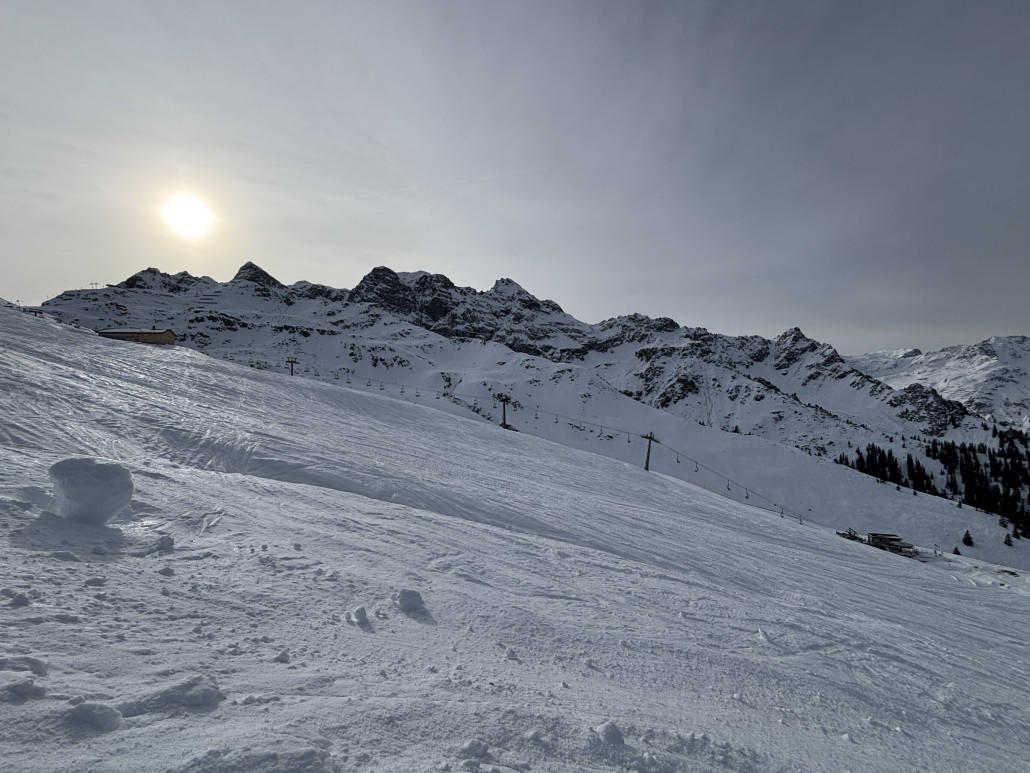 Der noch geschlossene Sektor zwischen Heimspitze und Rinderhütte. Da fehlt ein meter Schnee oder mehr