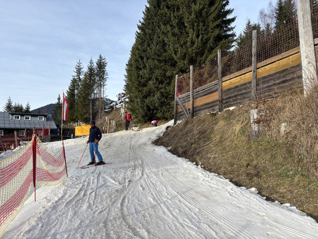 Geben sie sich an den kritischsten Stellen Mühe und schaufeln manuell schnee
