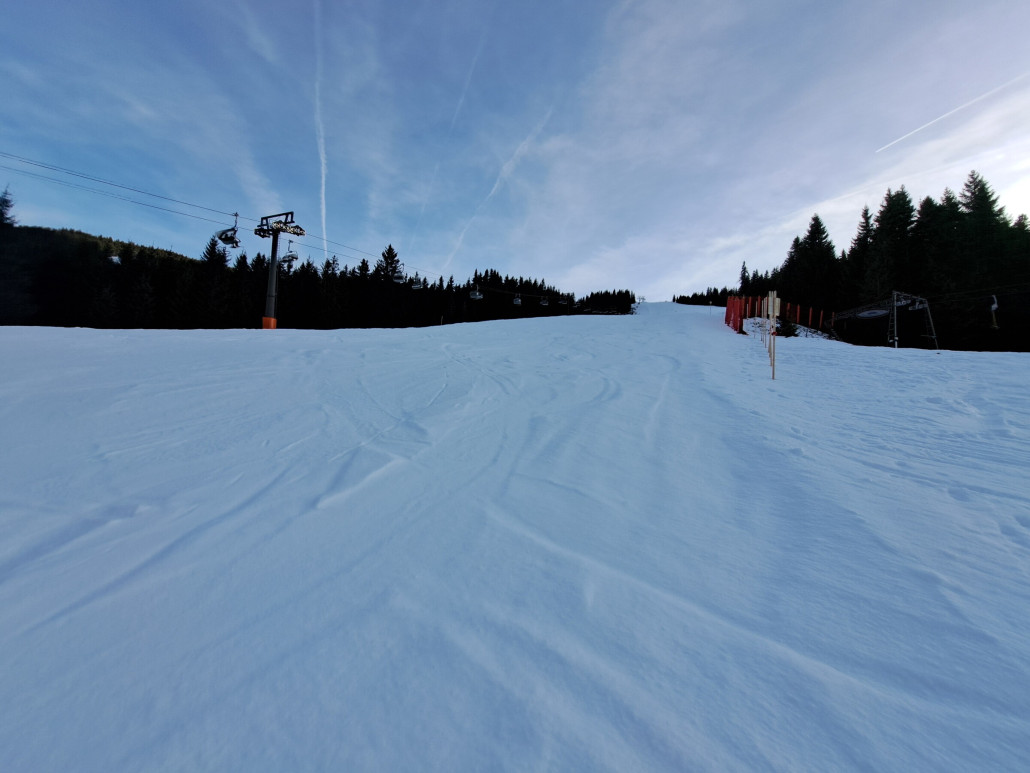 Piste 13a (Trassenabfahrt Zachhofalm) um 15:25 - Außerhalb der ausgerutschten Korridore ging es noch recht gut.