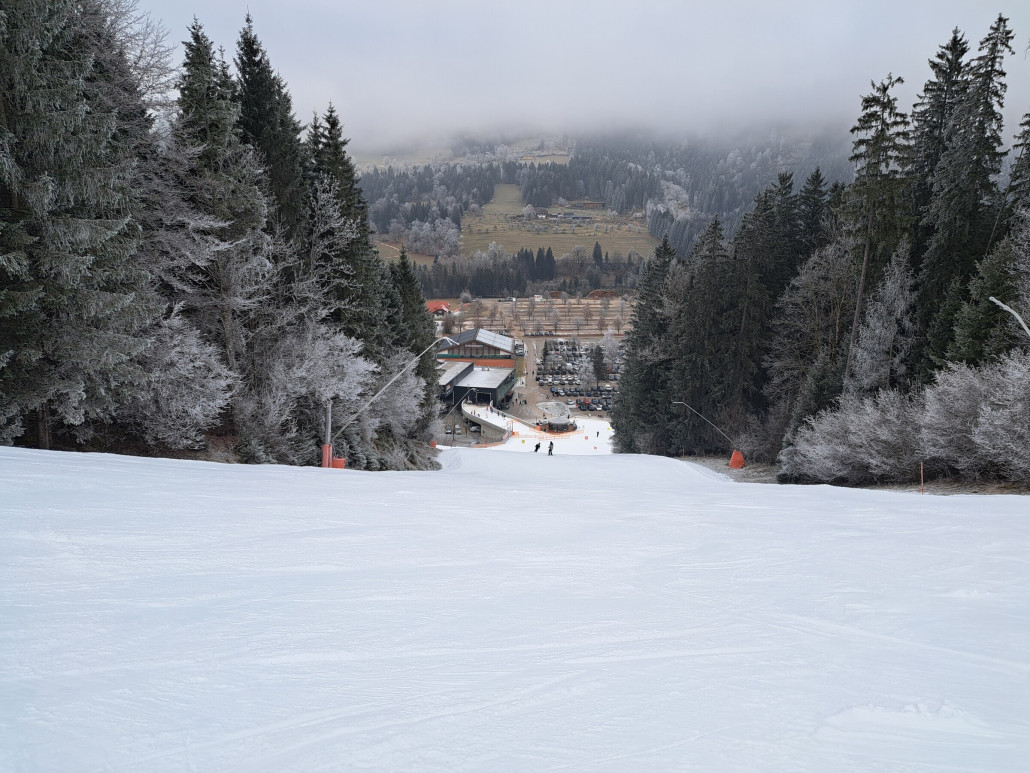 Piste 1a um 11:00 - Der Hochnebel bleibt den ganzen Tag hartnäckig.