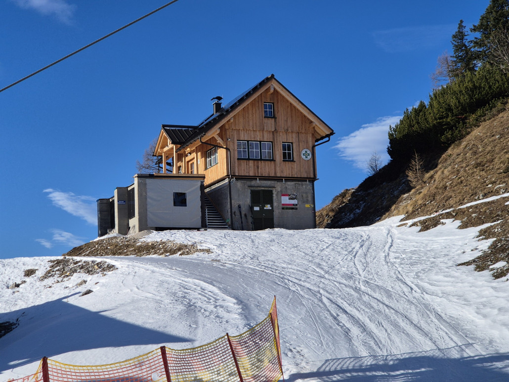 Neue Bergrettingshütte auf den Fundamenten der DSB-Bergstation