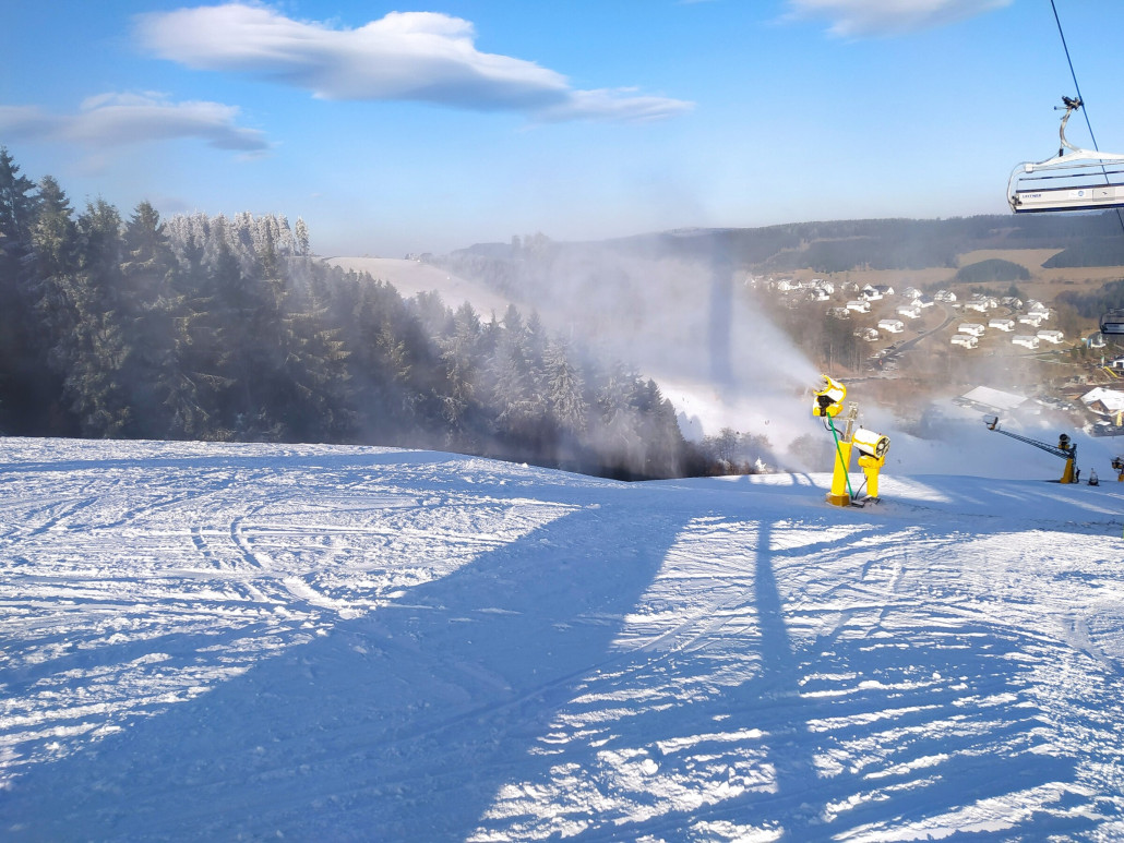 Blick auf die gesperrte, unpräparierte rechte Poppenberg Piste