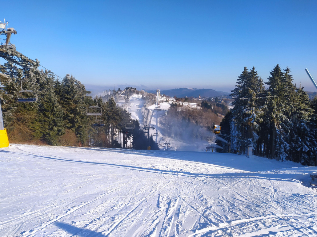 Quickjet Flutlichthang (ab Mittag Winddrehung mehr auf Süd, das passte schon besser)