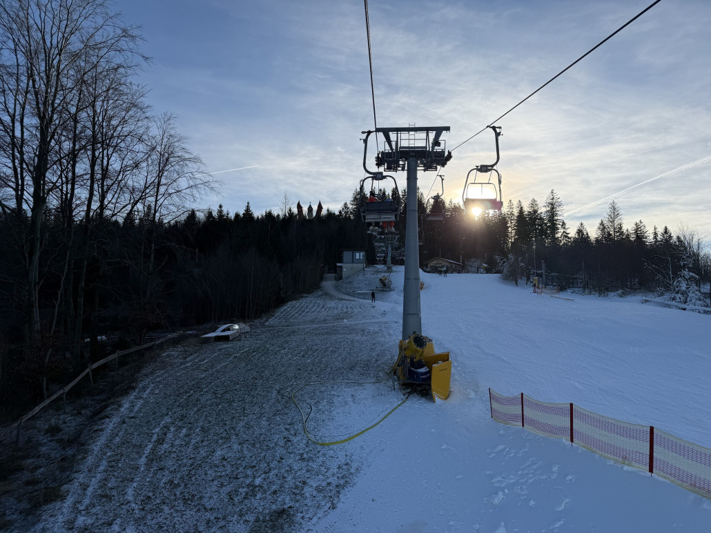 Halbe Pistenbreite im Bereich des Gipfels, auch hier muss mit Schnee gehaushaltet werden