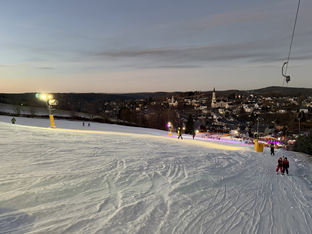 Auch zur Dämmerung hin wurde es kaum leerer, die Nachfrage ist groß