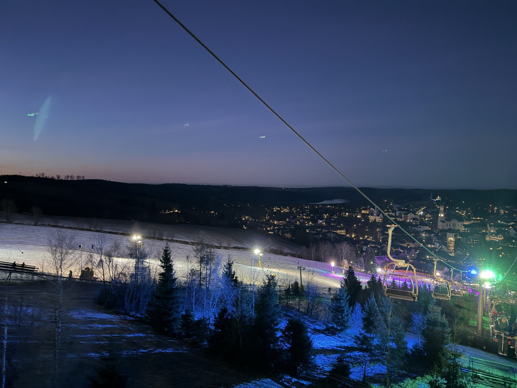 Es ist dunkel und die Lichtshow beginnt