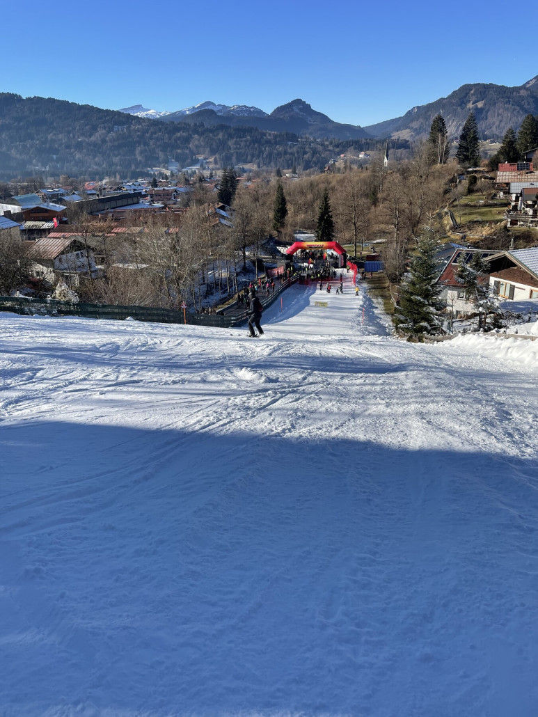 Da kommen die Massen. Nix wie heim.