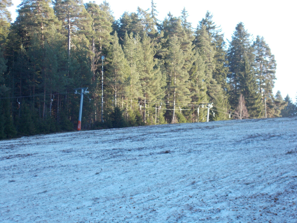Blick auf die Trasse mit Flutlicht