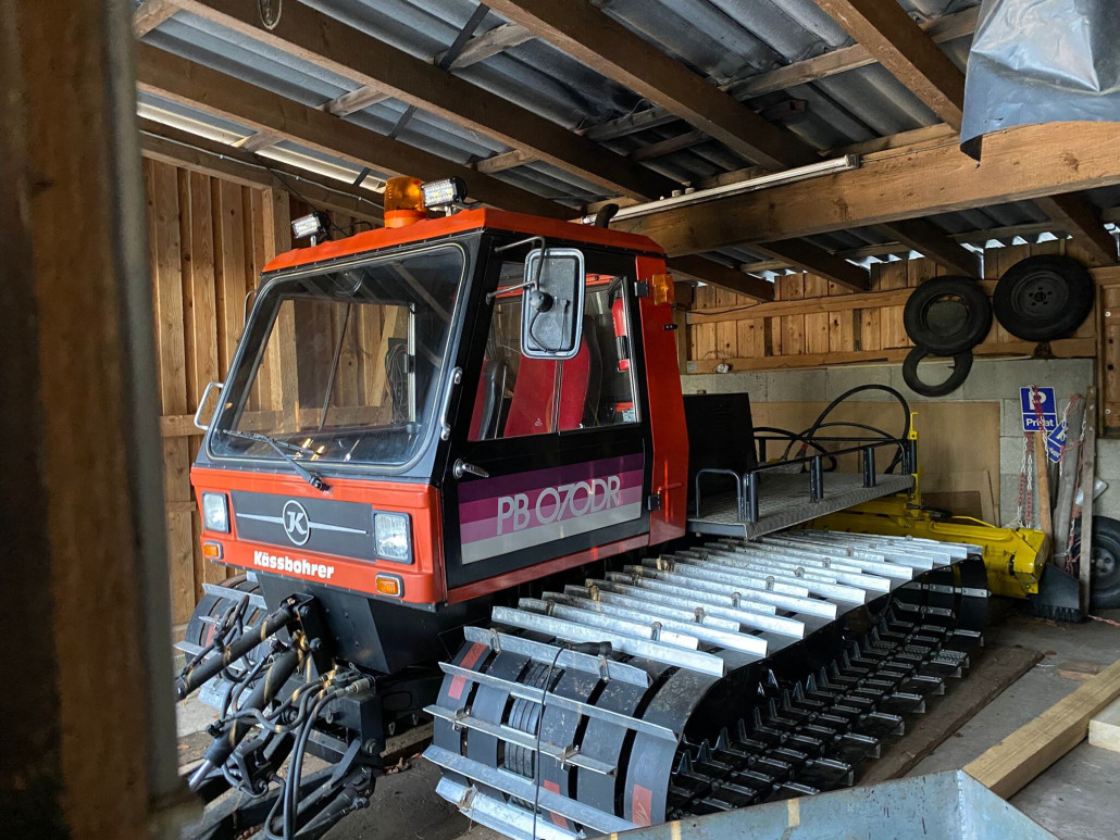 Die Raupe des Skiliftes sieht top gepflegt aus. Allerdings ziemlich klein für die Hangbreite.