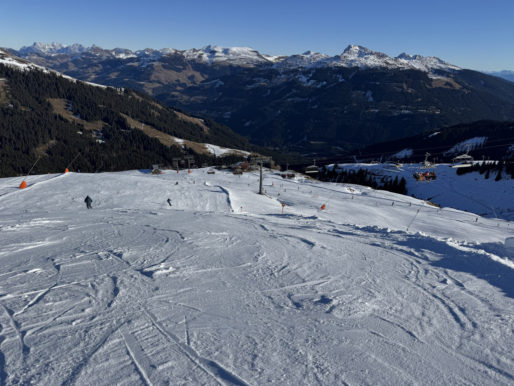 Abfahrt am Hartkaser um 11Uhr total abgerutscht. Im Bereich Hartkaser / Hanglalm fehlen auch noch Alternativen
