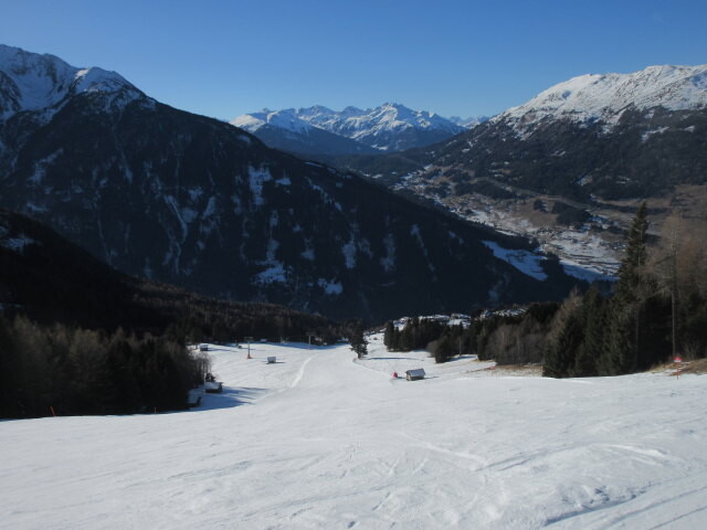 Tal-Abfahrt, im Hintergrund darüber die 8-MGD Hochzeiger