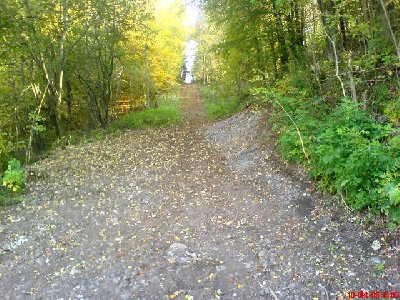 hier ist das kabel nun unter der lifttrasse eingegraben und diese eingeebnet!
