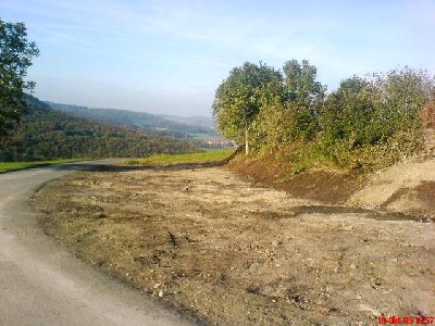 hier der unter Teil des neuen Parkplatzes<br />(der schotter war auch schon da)