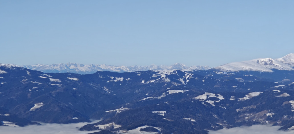 Zoom übers Nebelmeer zum Klippitztörl