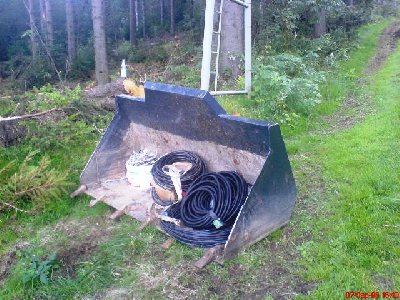 hier wurde glaub ich das streckenüberwachungskabel und/bzw die telefonleitung ausgetauscht