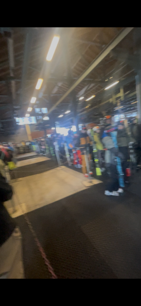 Anstehen 8.45 Versettla Bahn