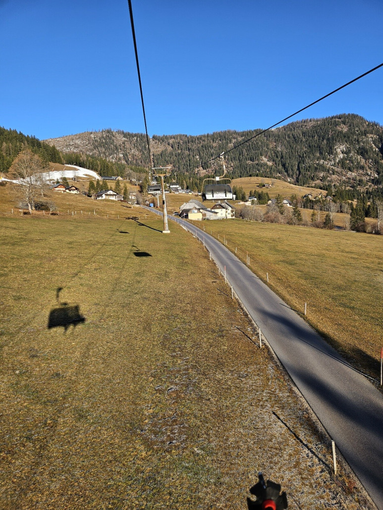 Man glaubt es bei dem Bild ja kaum, aber die Talabfahrt, die man links oben erahnt, war sogar am Nachmittag noch richtig griffig