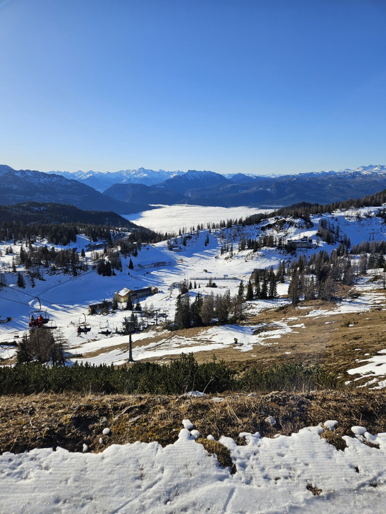 Die Ausblicke aus der Sonne in die Nebelschwaden im Tal mag ich sehr