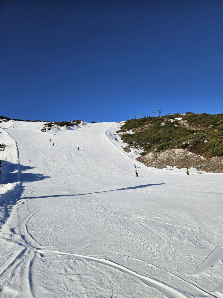 Ausblick auf die Pisten am Lawinenstein