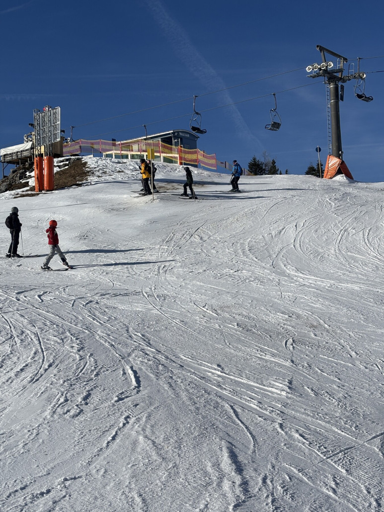 Generell hier wenig Schnee an der Skischaukel Falken, da nur Naturschnee.