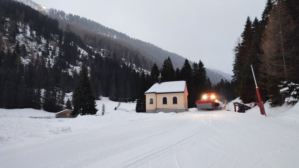 16:40 Uhr: Bullyspur die komplette Talabfahrt ab Mittelstation bekommen. Tatsächlich war der Schlusshang an der Silvrettabahn auch so griffig. Schmeckt.