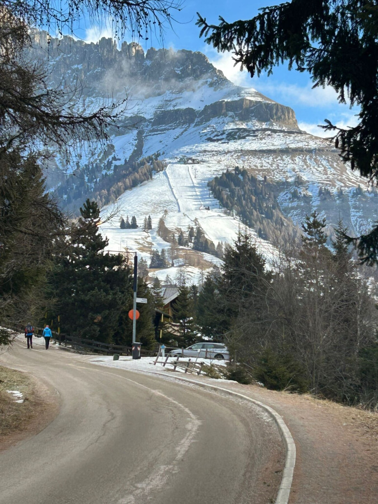 Paolina. Die direkte linke schwarze zur Franzin EUB ist noch nicht geöffnet. Nur via Paolina Mittelstation.
