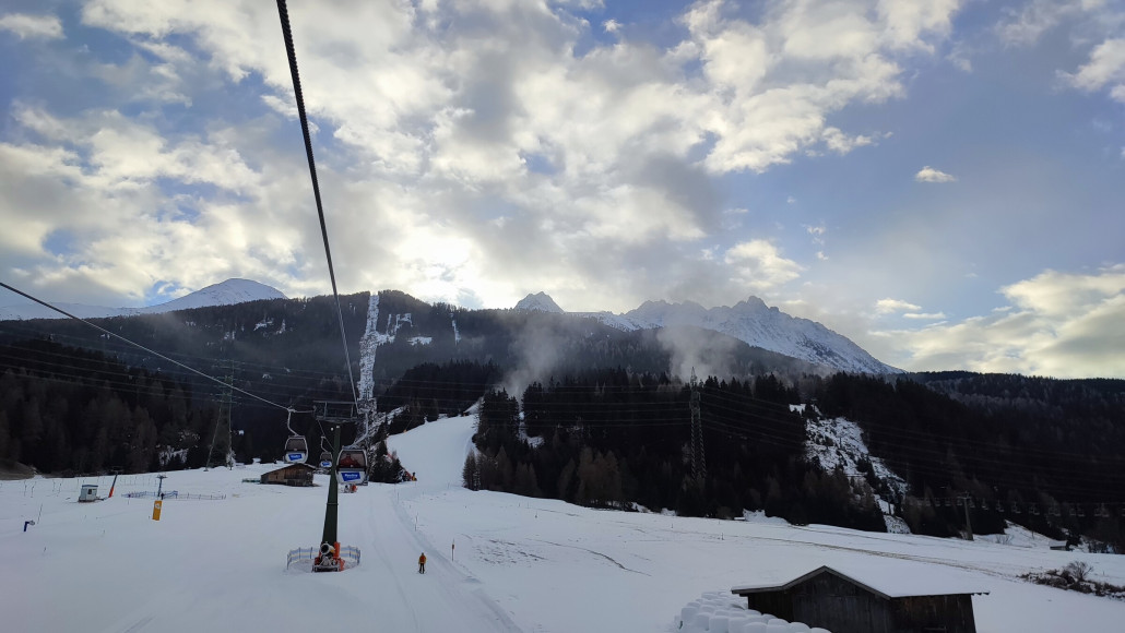 Es liefen aber nur Kanonen, die eine halbe Piste frei ließen.