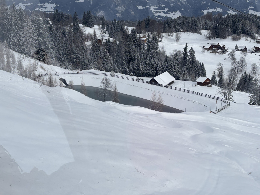 Der Teich scheint eines der Hauptprobleme für die späte Öffnung zu sein. Also die Größe des Teichs