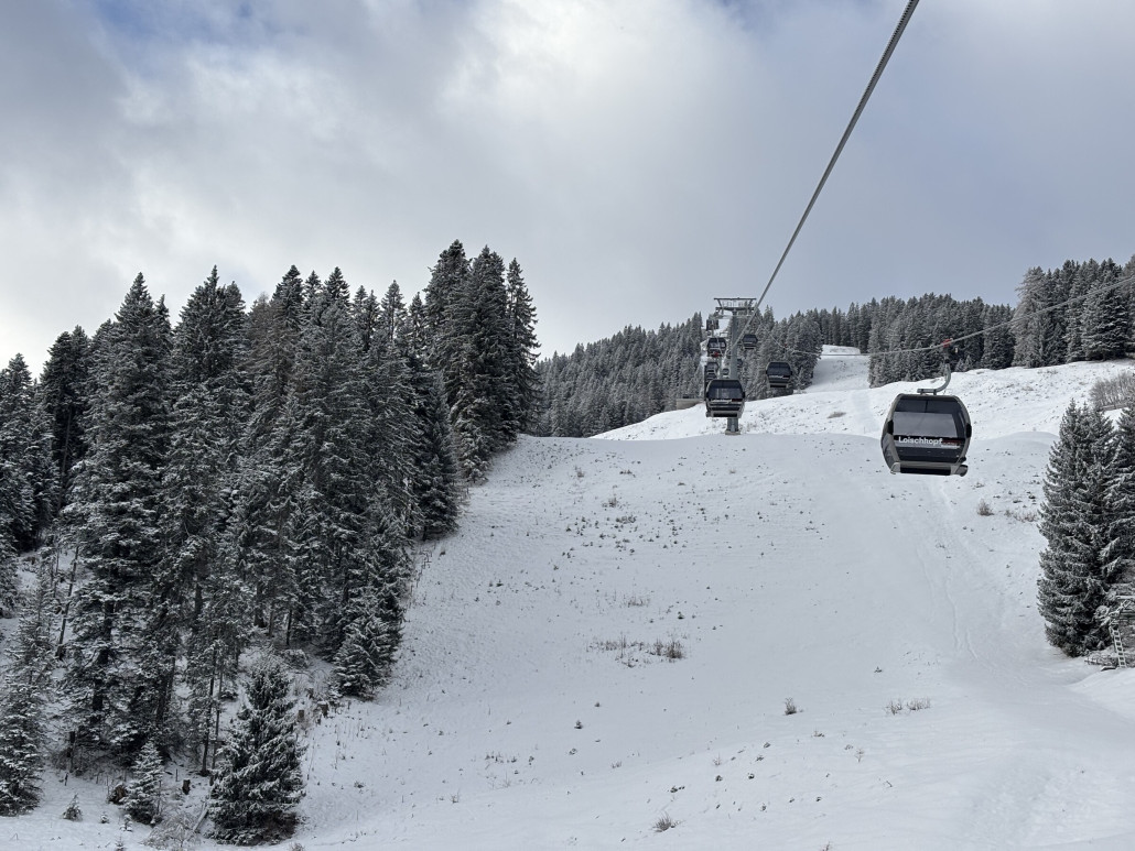 Weiter oben kommt dann auch schon die einseitige Mittelstation in den Blick