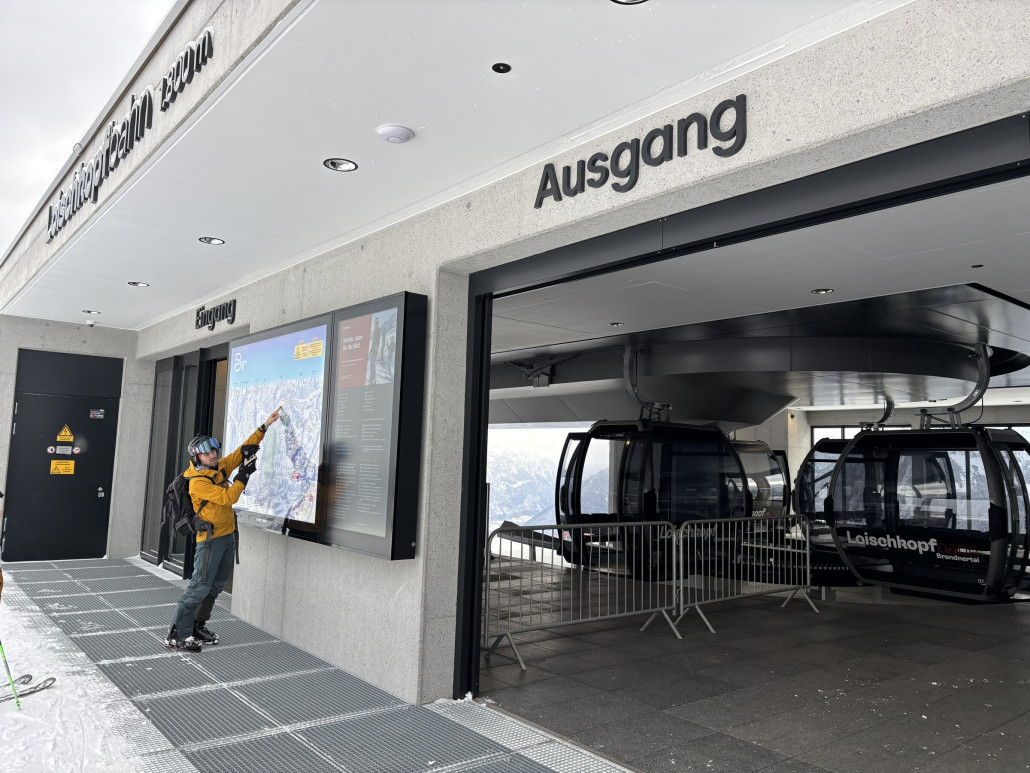 Prompt an der Bergstation einem alten Bekannten in die Hände gelaufen… nach einer (für die Kinder) gefühlten Ewigkeit („papaaaaa wann fahren wir los…) haben wir uns dann aber auf nen Kaffee „wann anders, wo anders“ geeinigt um die Meute zu befriedigen…