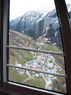 98-Tiefblick bergwärts klein.jpg