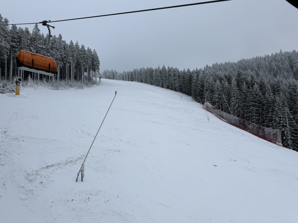 Jachymovska der erste Steilhang sieht man auch nichts von Beschneiung