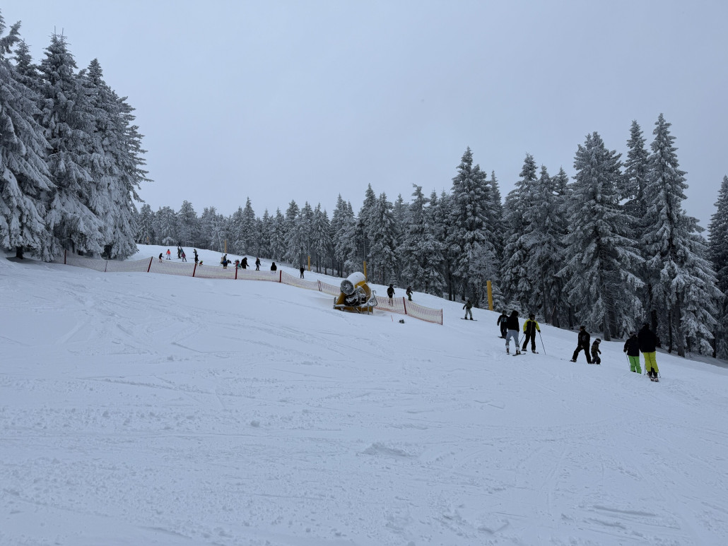 Damska noch immer nicht breiter ausgewalzt, scheinbar wurde dort kein zusätzlicher Schnee produziert