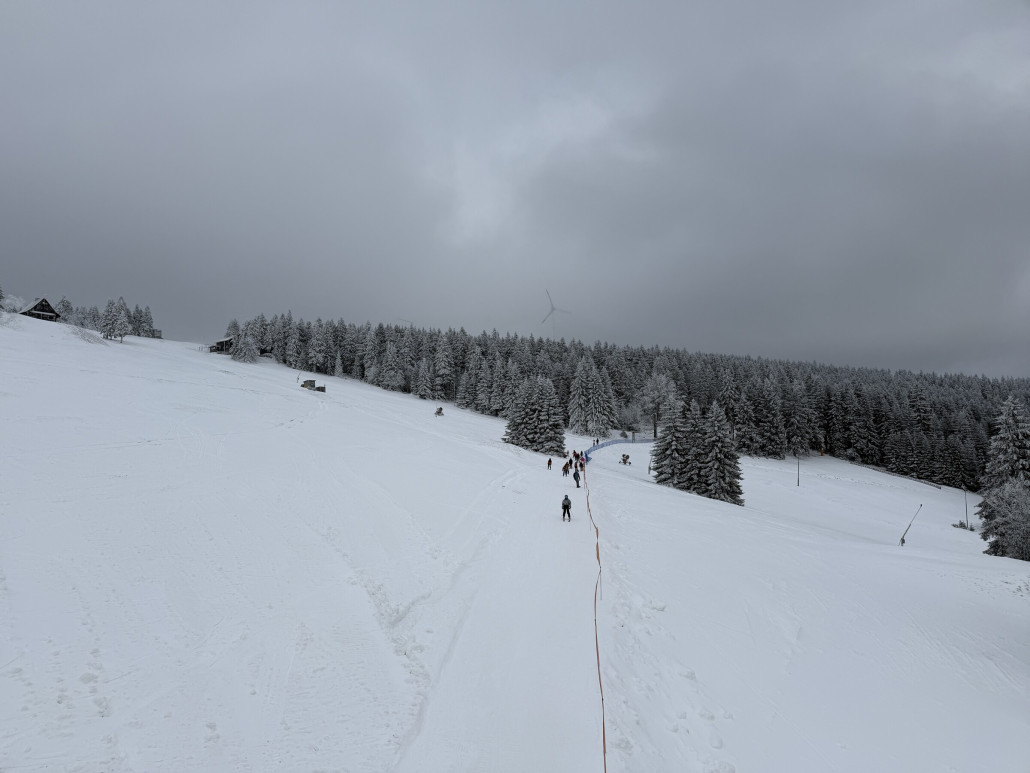 Einmündung der Rondo in Neklid, mehr als der schmale Weg ist derzeit nicht möglich was es durchaus anspruchsvoll macht