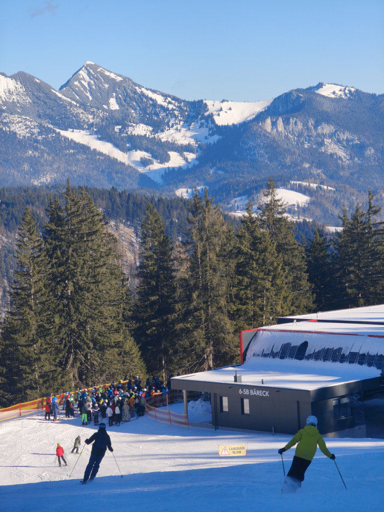 Wartezeiten waren mit den leistungsstarken Anlagen in Ordnung. So 2-3 min.