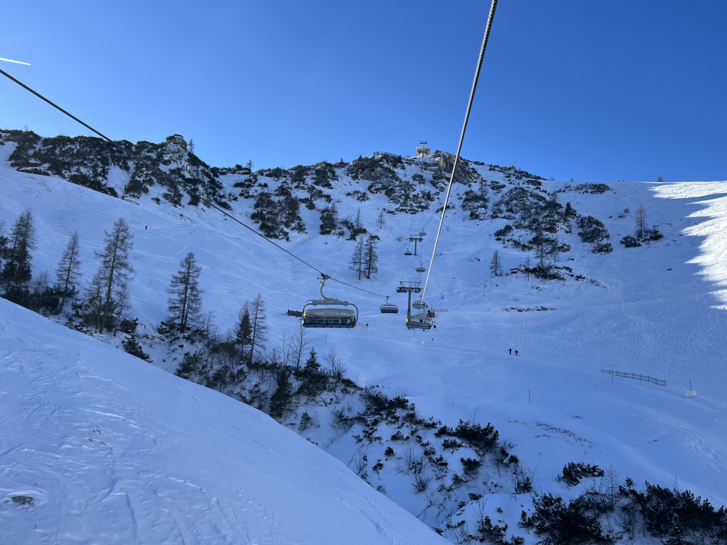 Die Bahn wirkt irgendwie fehl am Platz, kann mir nicht vorstellen dass der Betrieb sich so rentiert.