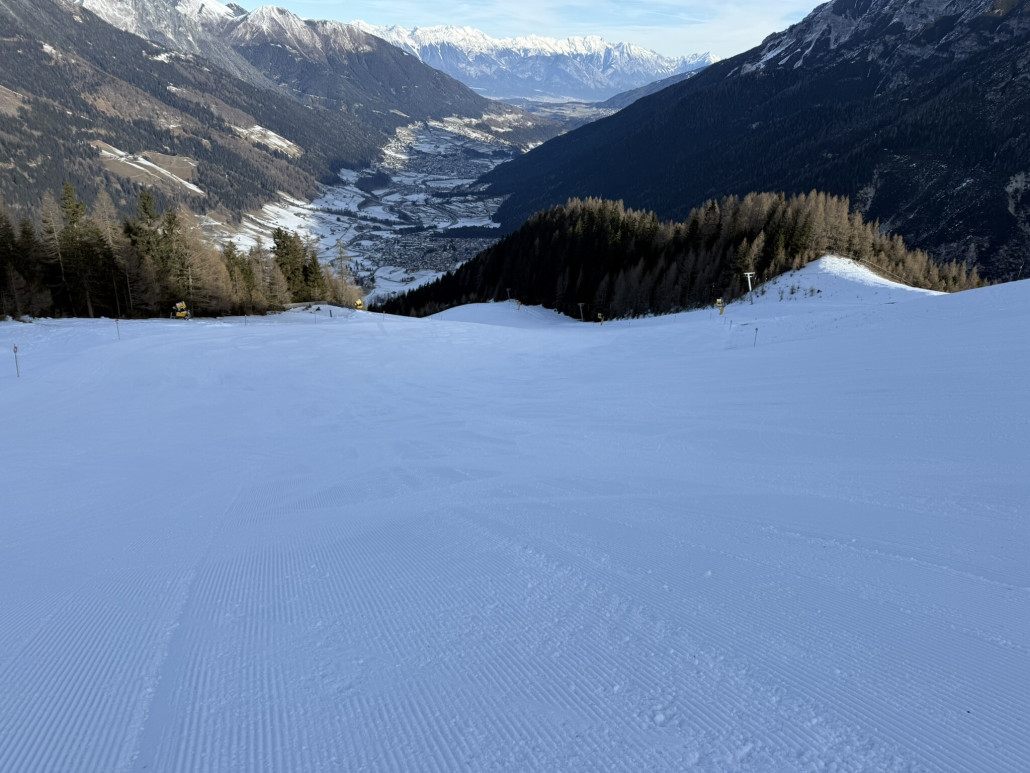 Blick über die Piste/ Hölltallift, Stubaital bis zum Karwendel. Immer wieder schön!