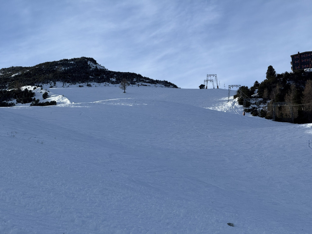 Blick hoch zur Elferhütte.
