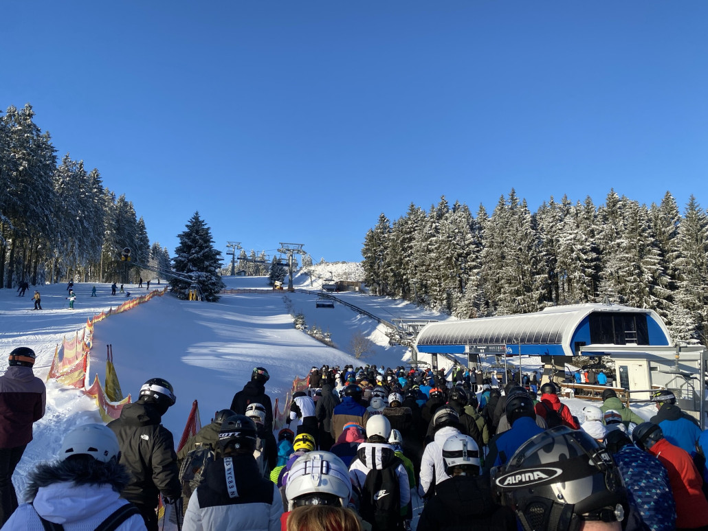 Dann der erste Teil der Realität ... Warteschlange am Brembergkopf I