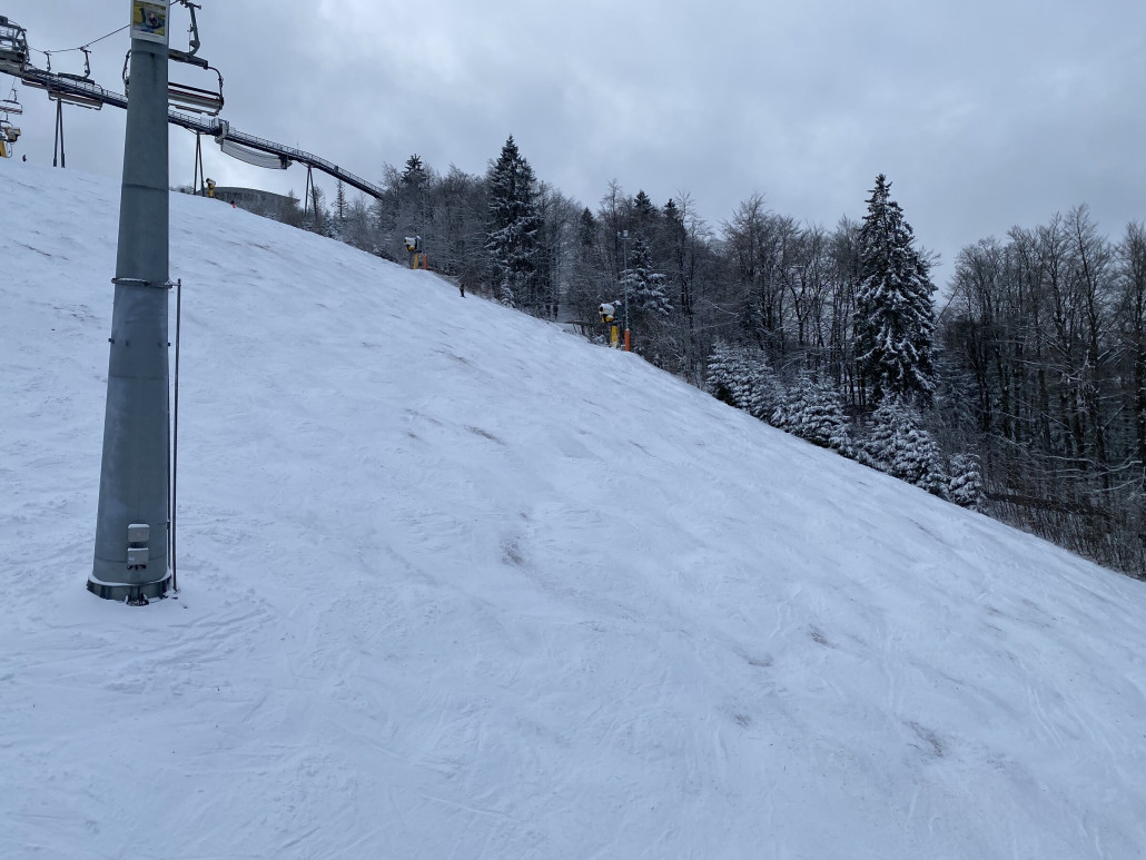 Deswegen ist die Schwarze an der Kappe geschlossen