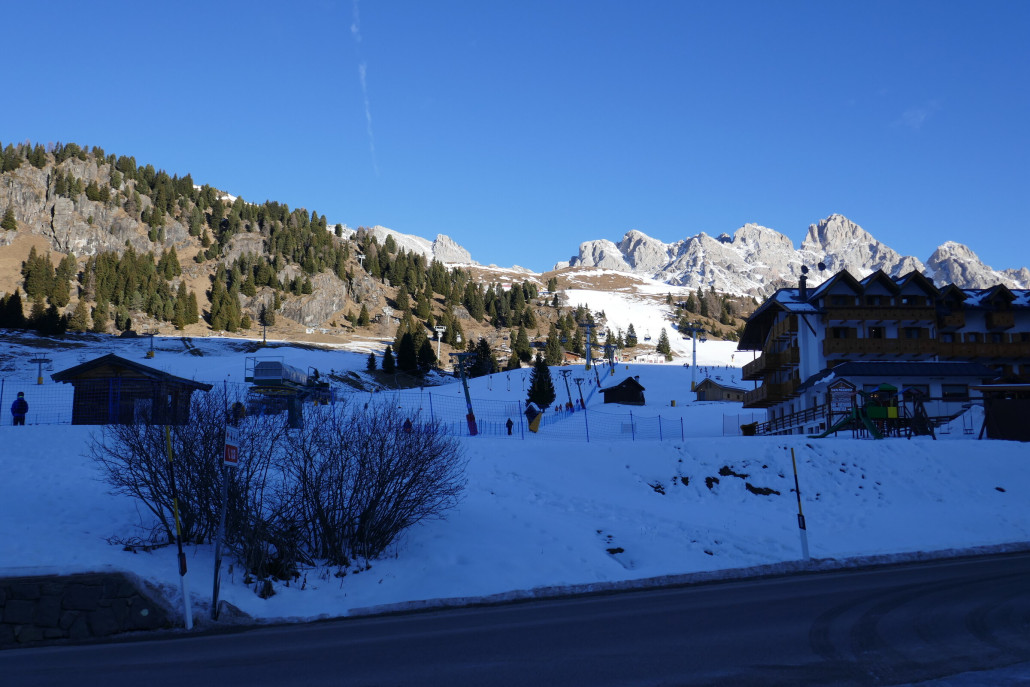 Start am Pass beim SL Capanna Magherita. Die linke SB war noch zu.