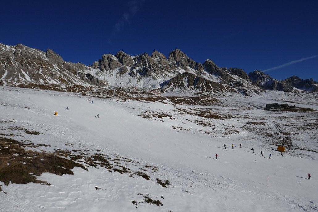 Typischer Pistenzustand am Pass. Top auf der Piste, aber nebendran ging gar nichts.