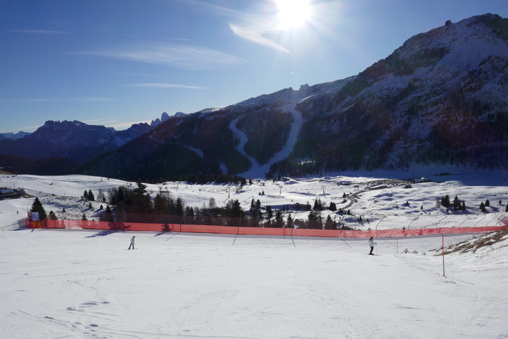 Blick zur südlichen Passseite mit der PB und den 3 tollen Abfahrten.