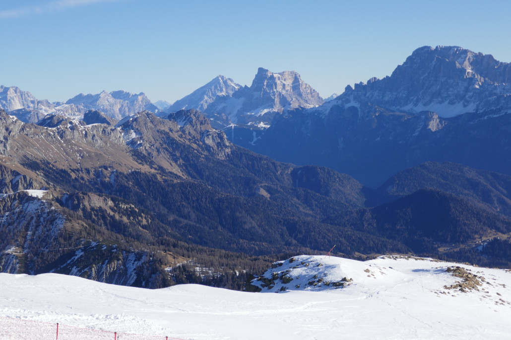 Blick Richtung Osten. Was ist das für ein Skigebiet da hinten?