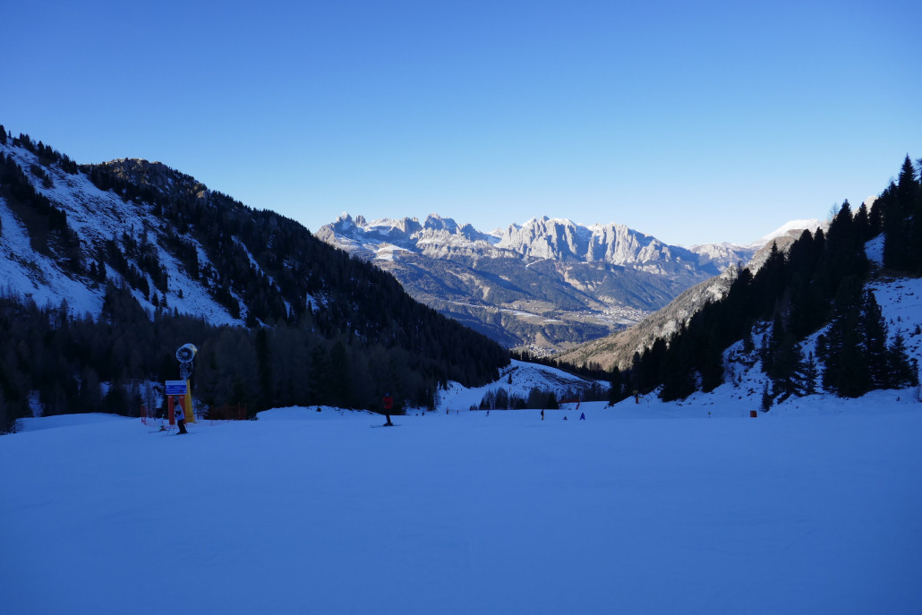 Erst ging es zwei Mal die Pisten zurück zur EUB Mittelstation bzw. zur 4KSB. War schön zu fahren, wenngleich es schon sehr schattig war.