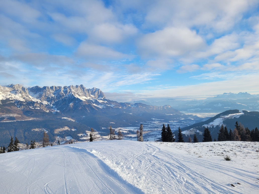 Das Wetter war zum Glück wieder den gesamten Tag sonnig. Gestartet sind wir in Ellmau.